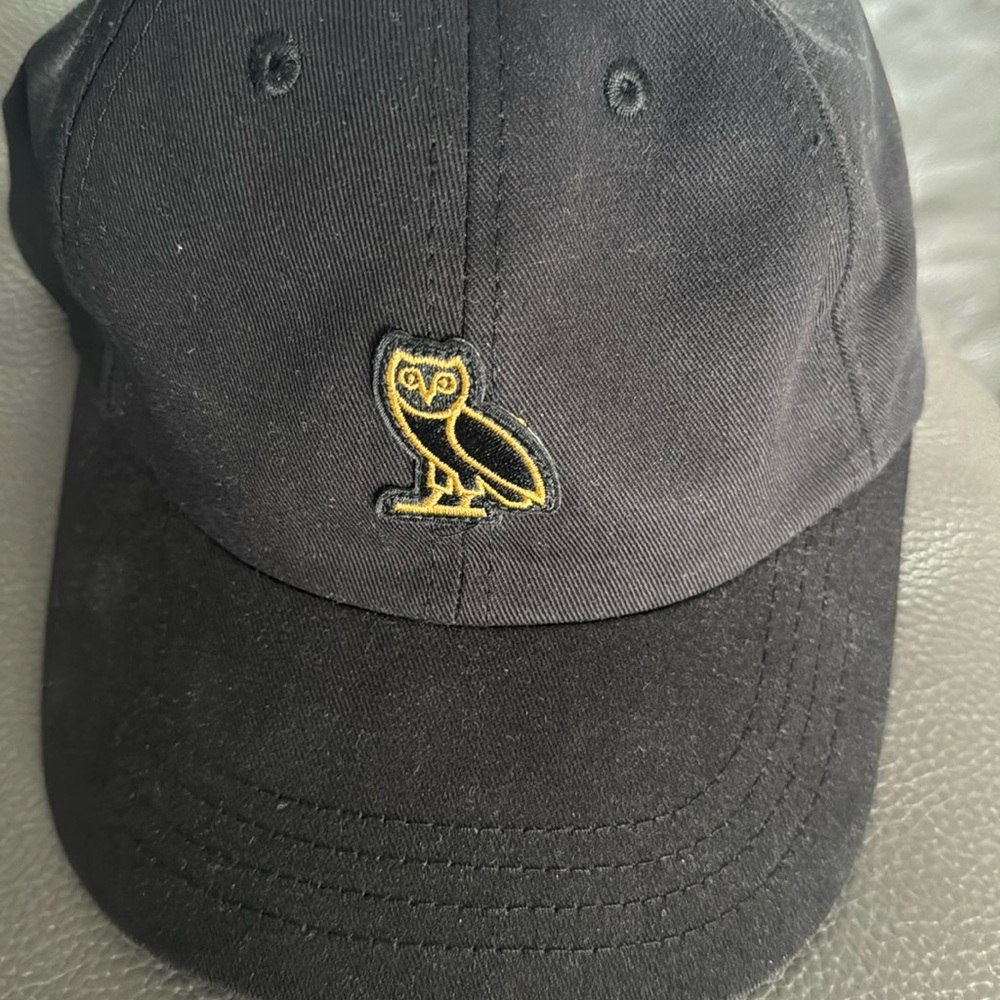 October very own OVO hat wore it once has been sitting in my closet thanks